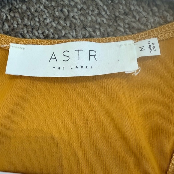 NWOT ASTR The Label Ruched Tank Medium - Picture 2 of 3